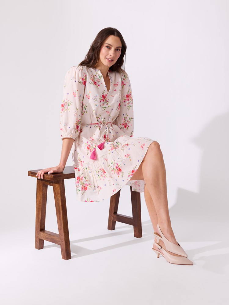 Scarlett kjole 7515069_O79-VAVITE-H26-Modell-Front_chn=match_2677_Scarlett kjole O79.jpg_Front