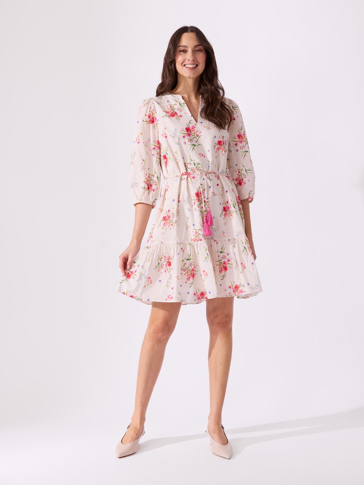 Scarlett kjole 7515069_O79-VAVITE-H26-Modell-Front_chn=match_6458_Scarlett kjole O79.jpg_Front