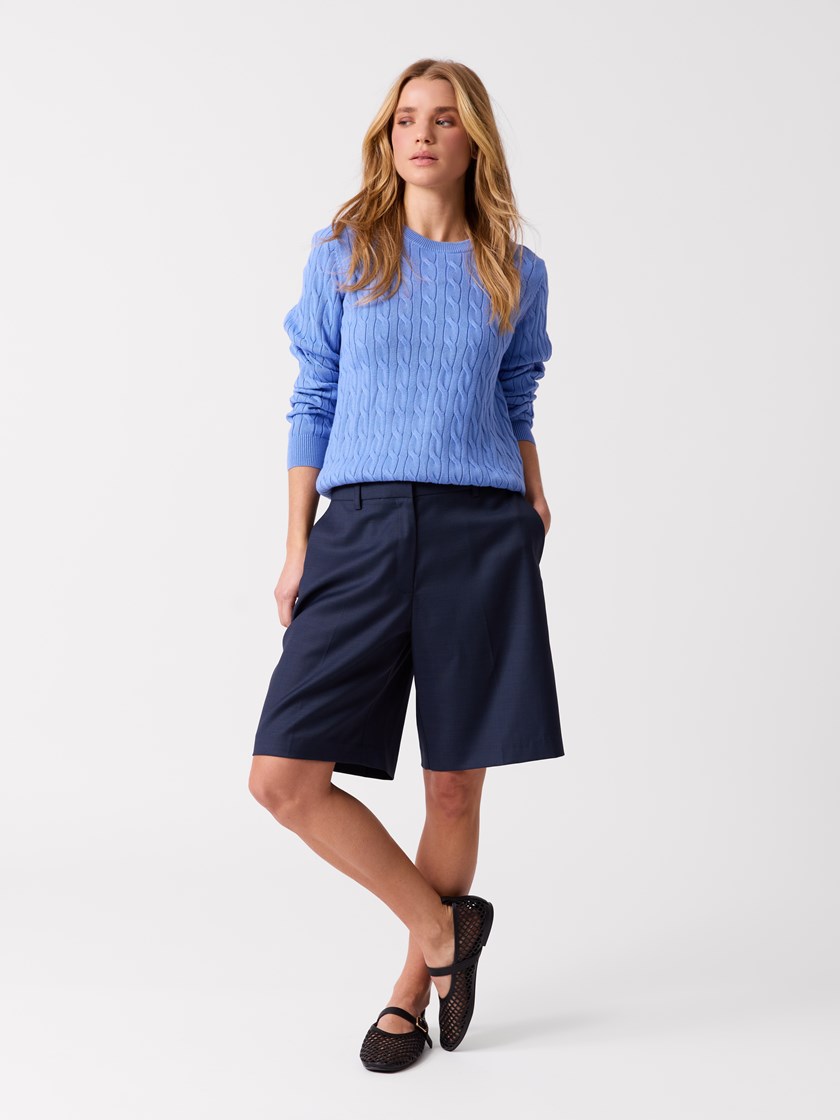 7514096 EM6 7515081_Q99-JEANPAUL-S26-Modell-Front (3)_EM6_Mimmi bermuda shorts EM6_Mimmi bermuda shorts EM6 7514096.jpg_