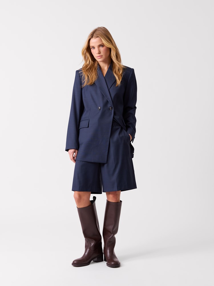 Mimmi blazer 7515081_Q99-JEANPAUL-S26-Modell-Front_139_EM6_Mimmi blazer EM6.jpg_