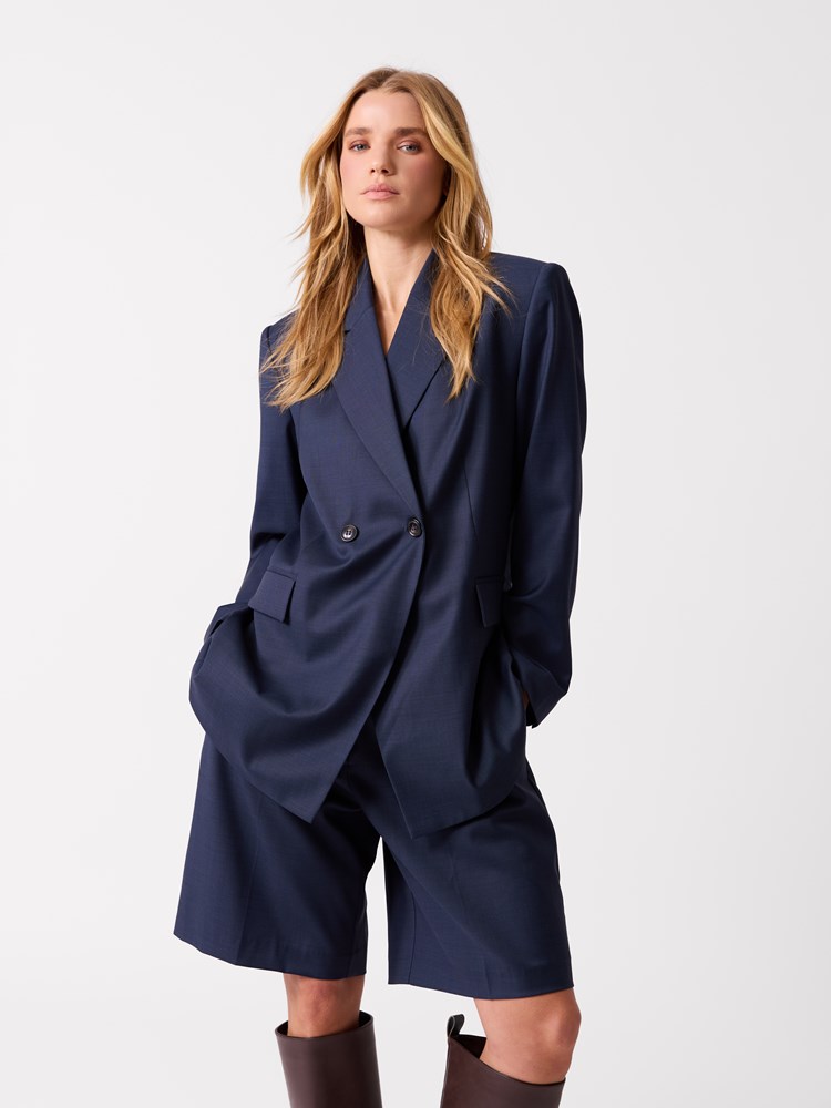 Mimmi blazer 7515081_Q99-JEANPAUL-S26-Modell-Front_4498_EM6_Mimmi blazer EM6.jpg_