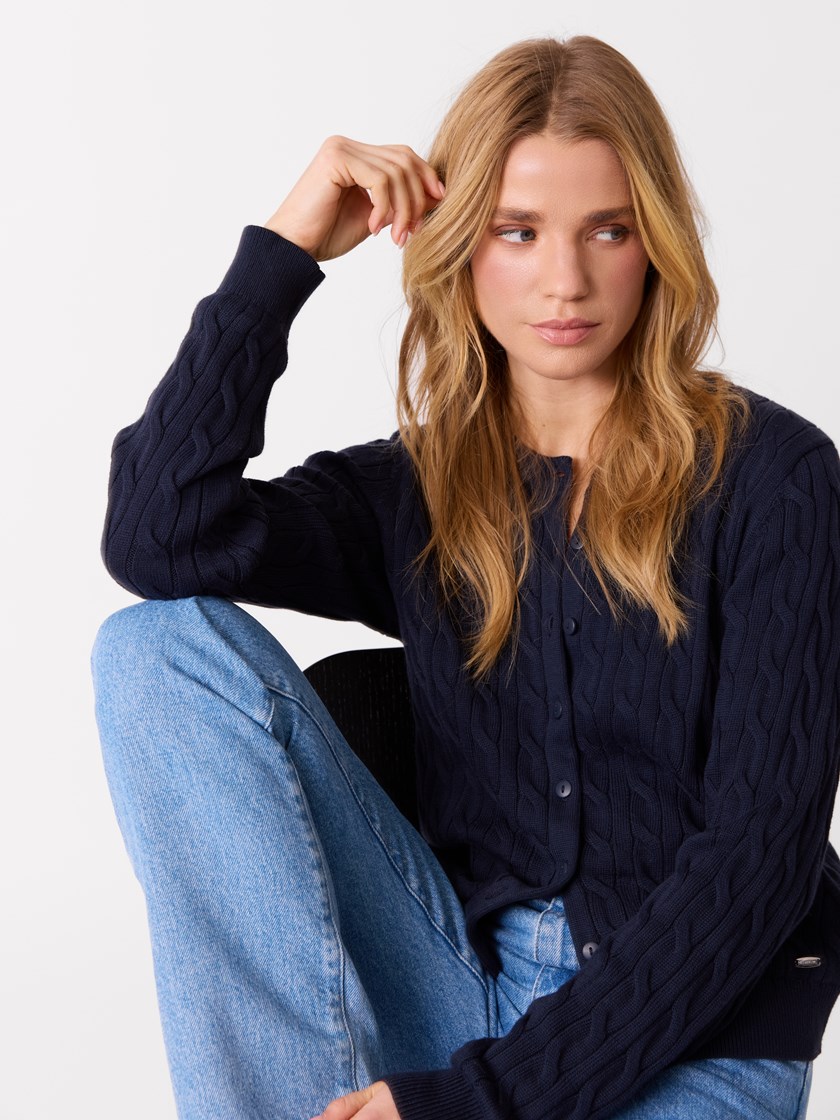 7515088 EM6 7515088_EM6-JEANPAUL-S26-Modell-Front (7)_Ana cardigan EM6_Ana cardigan EM6 7515088.jpg_