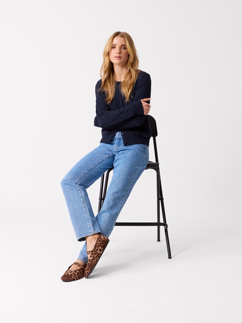 7515088 EM6 7515088_EM6-JEANPAUL-S26-Modell-Front (8)_Ana cardigan EM6.jpg_