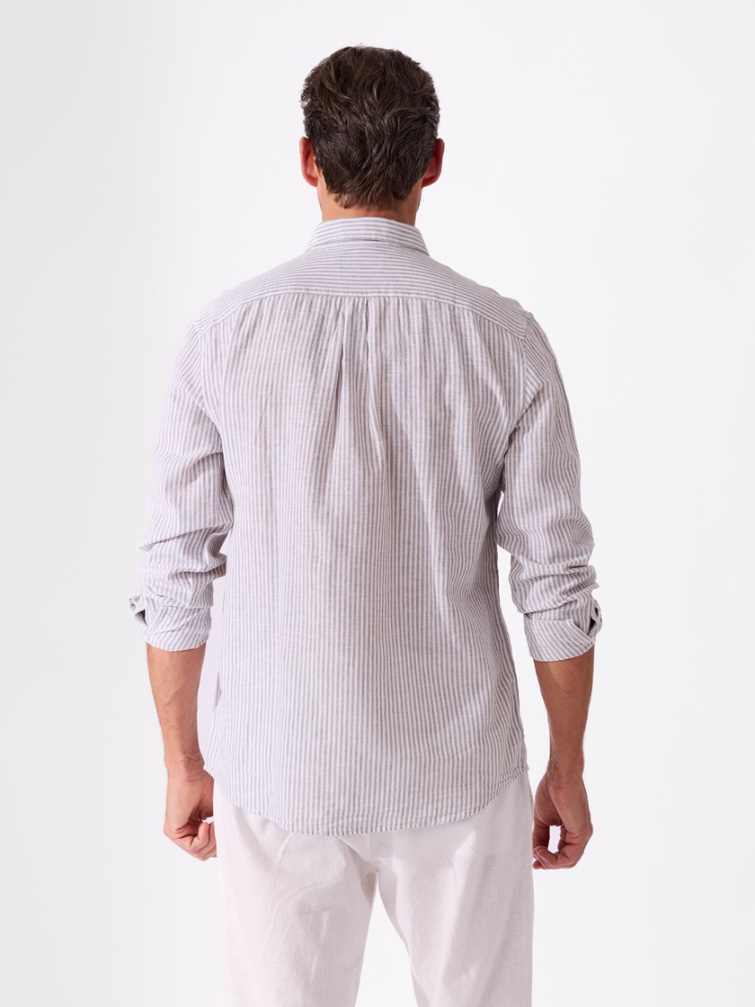 7515167 R81 7515167_R81-REDFORD-S26-Modell-Front_chn=match_2730_Elia stripet langermet skjorte R81_Elia stripet langermet skjorte R81 7515167.jpg_Front||Front