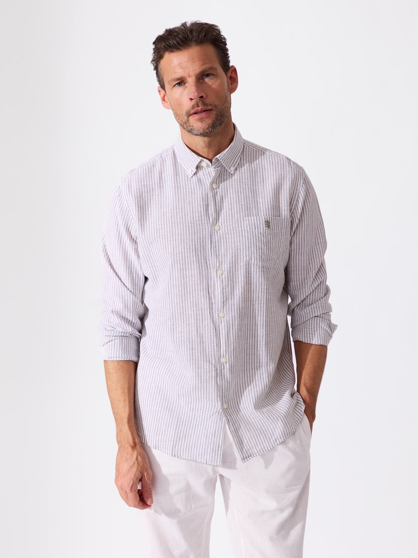 7515167 R81 7515167_R81-REDFORD-S26-Modell-Front_chn=match_3661_Elia stripet langermet skjorte R81_Elia stripet langermet skjorte R81 7515167.jpg_Front||Front