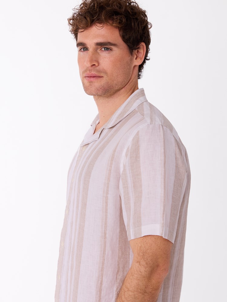 Aldo stripete linskjorte 7515195_APX-MARIOCONTI-H26-Modell-Front_chn=match_3494_Aldo stripete linskjorte APX.jpg_Front||Front