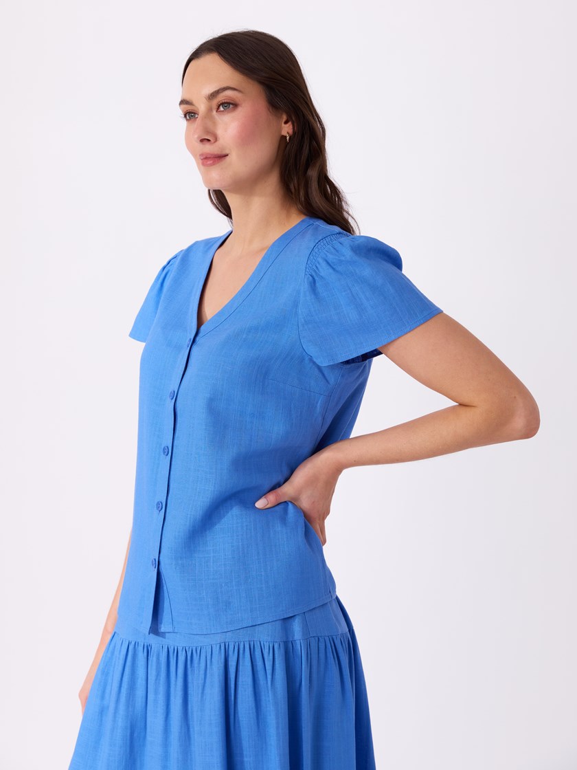 7515233 EEO 7515233_EEO-VAVITE-H26-Modell-Left_chn=match_5999_Louise bluse EEO 7515233.jpg_Left||Left