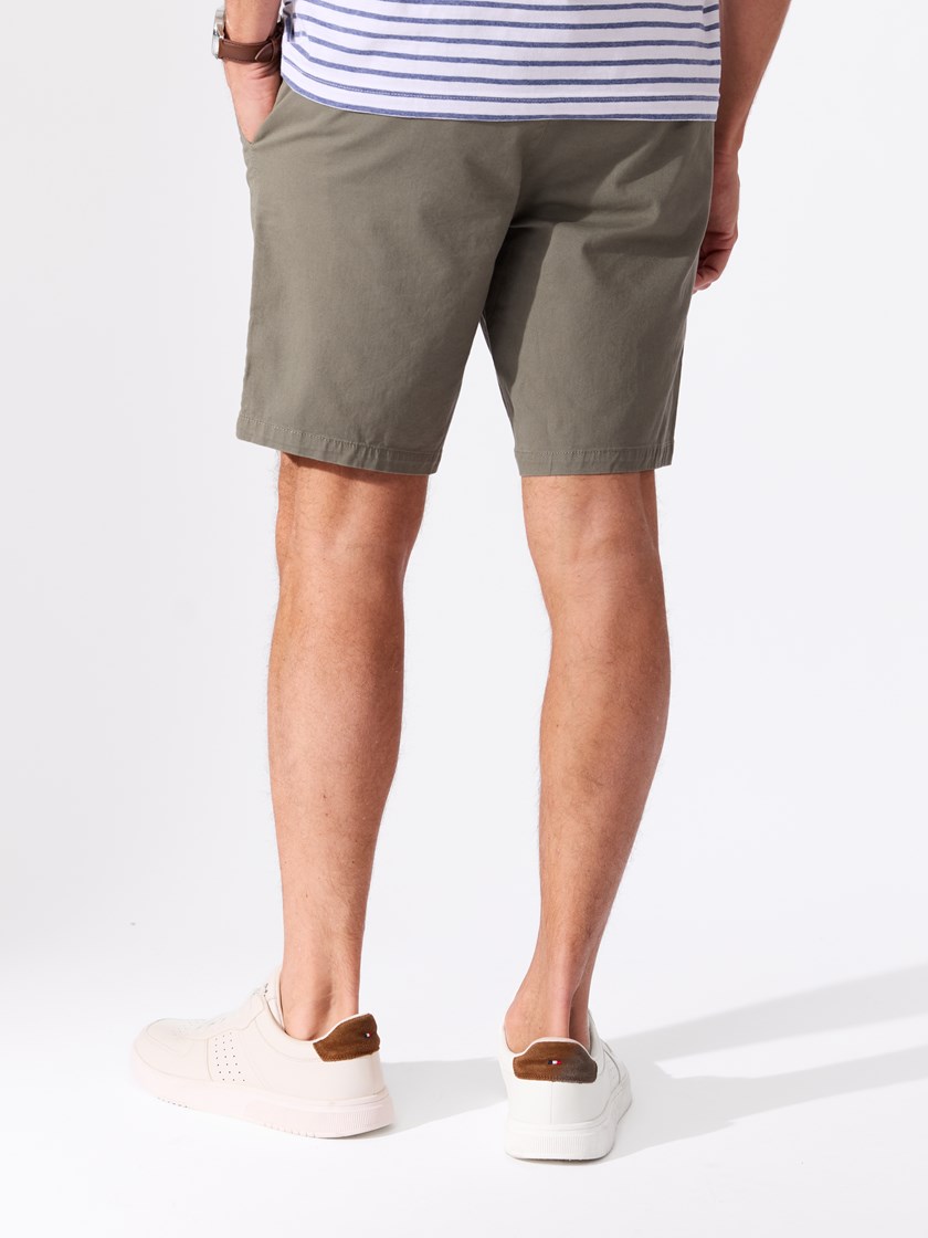 7515243 R81 7515243_R81-REDFORD-H26-Modell-Front_chn=match_9690_Kriss shorts R81.jpg_Front||Front