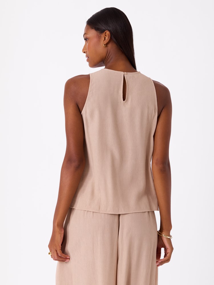 Linnea topp 7515305_A9S-DONNA-H26-Modell-Front_chn=match_6142_Linnea topp A9S.jpg_Front||Front