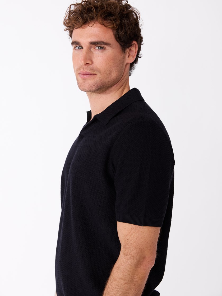 7515320 C28 7515320_C28-MARIOCONTI-H26-Modell-Front_chn=match_6919_Franco strikket polo C28.jpg_Front||Front
