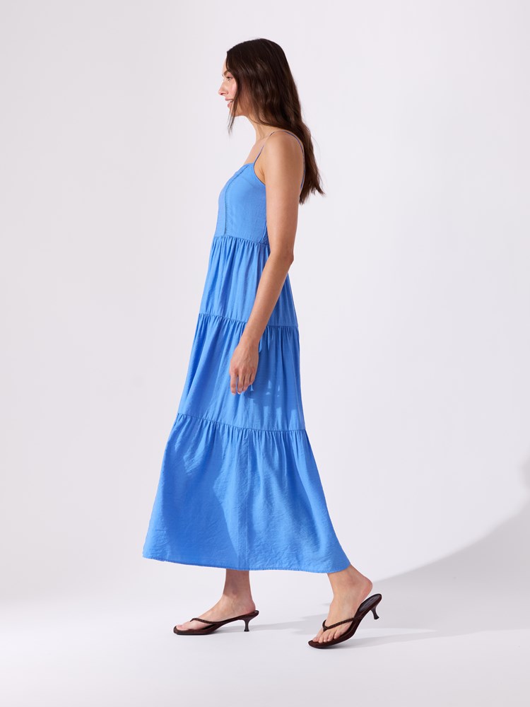 Annika kjole 7515343_EEO-VAVITE-H26-Modell-Left_chn=match_5219_Annika kjole EEO.jpg_Left