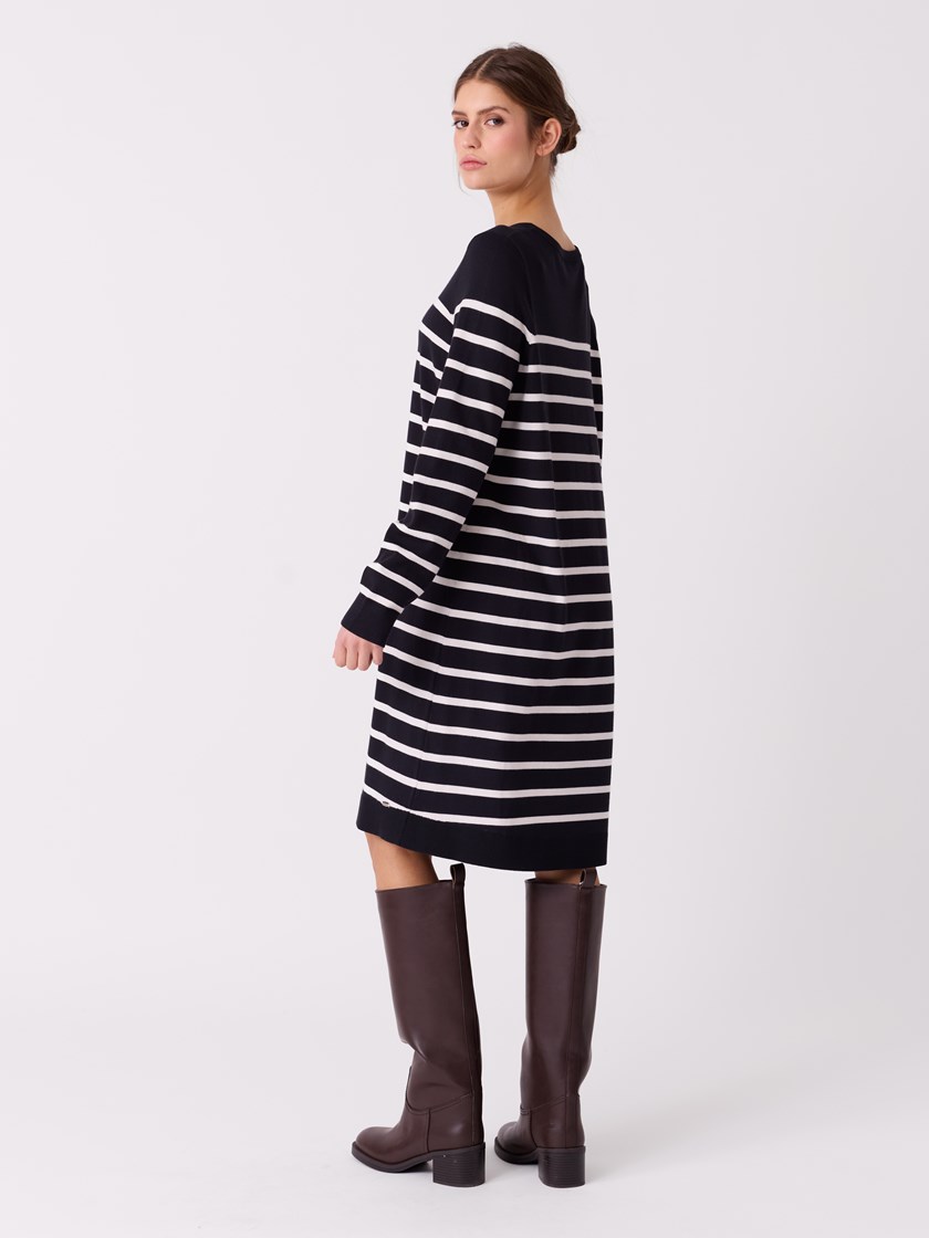 7515348 EM6 7515348_EM6_JeanPaul_Violette Kjole_S26 (5)_Violette kjole EM6.jpg_