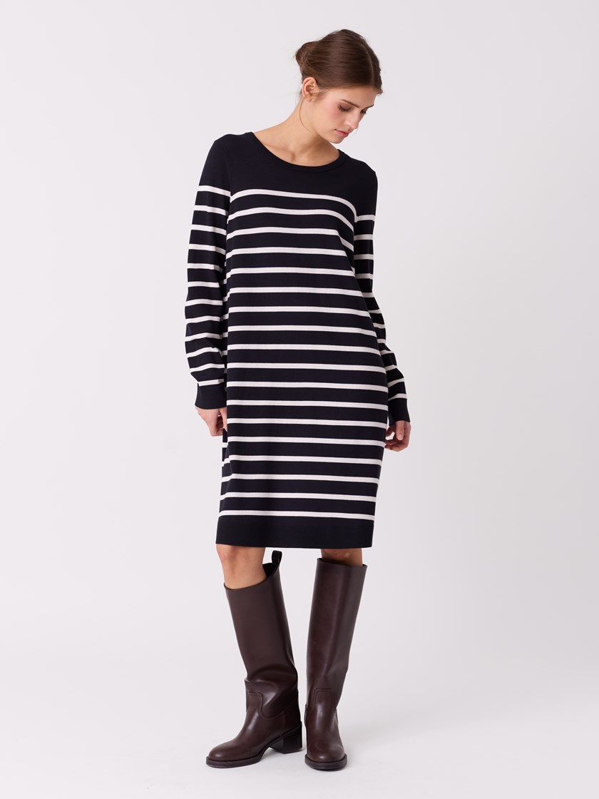 7515348 EM6 7515348_EM6_JeanPaul_Violette Kjole_S26 (8)_Violette kjole EM6_Violette kjole EM6 7515348.jpg_