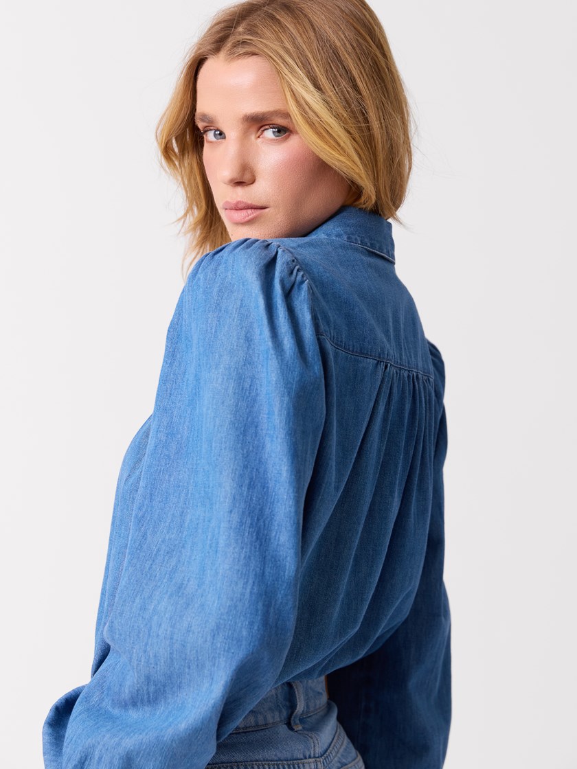 7515351 ECL 7515351_ECL-JEANPAUL-S26-Modell-Front (1)_Anna bluse ECL_Anna bluse ECL 7515351.jpg_