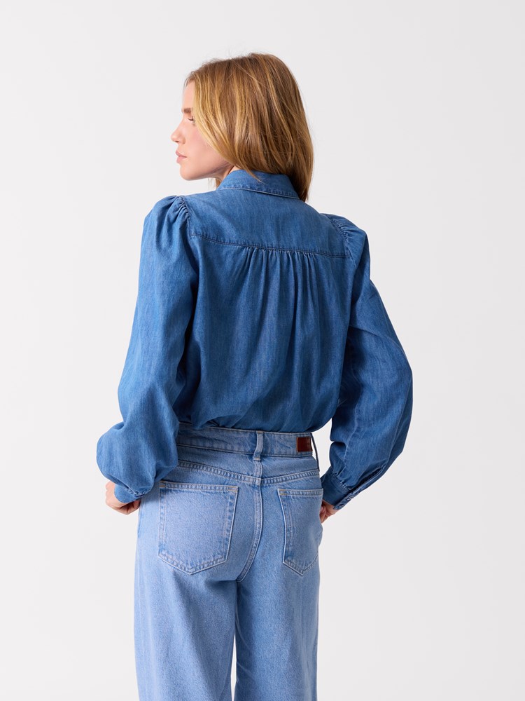 Anna bluse 7515351_ECL-JEANPAUL-S26-Modell-Front (4)_Anna bluse ECL_Anna bluse ECL 7515351.jpg_