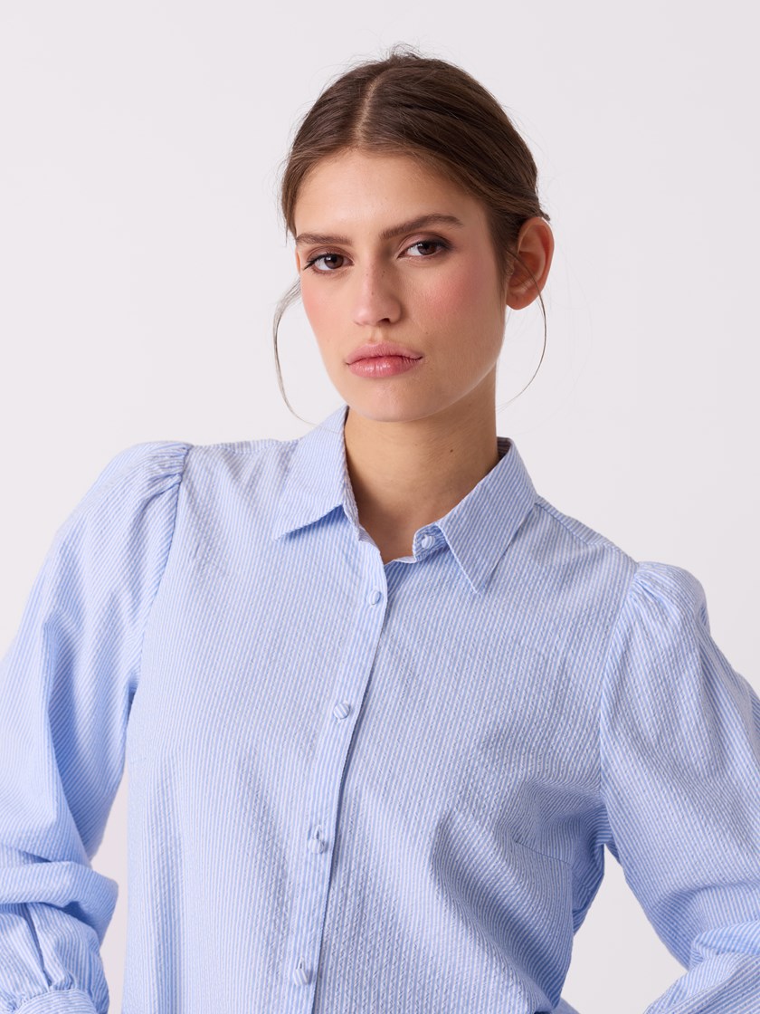 7515354 EN3 7515354_EN3-JEANPAUL-S26-Modell-Front (1)_Pippa bluse EN3.jpg_