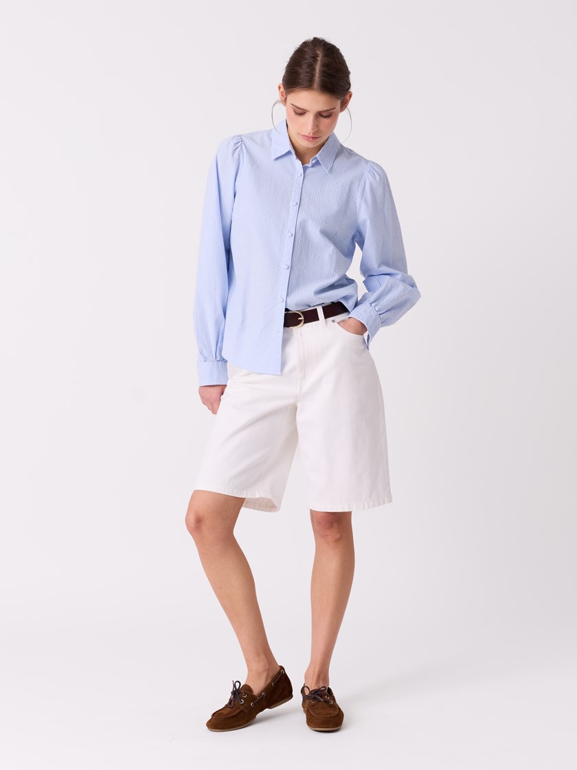 7515354 EN3 7515354_EN3-JEANPAUL-S26-Modell-Front (4)_Pippa bluse EN3.jpg_