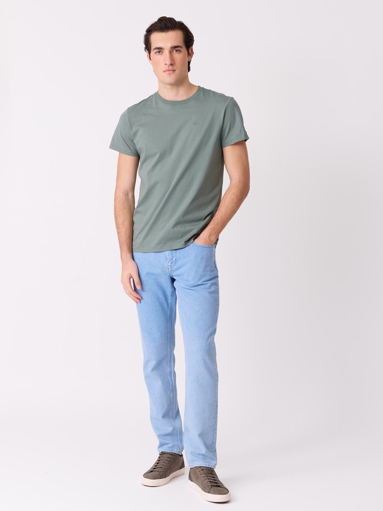 Eliot t-skjorte 7515379_I6U-JEANPAUL-S26-Modell-Front_8052_Eliot t-skjorte I6U.jpg_Front