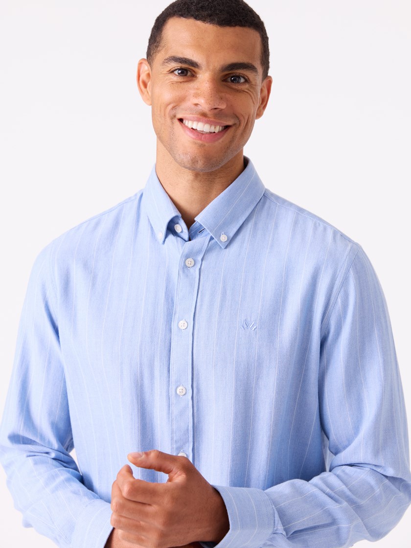 7515387 E9O 7515387_E9O-JEANPAUL-S26-Modell-Front_2322_Louis skjorte - Regular fit E9O_Louis skjorte - Regular fit E9O 7515387.jpg_