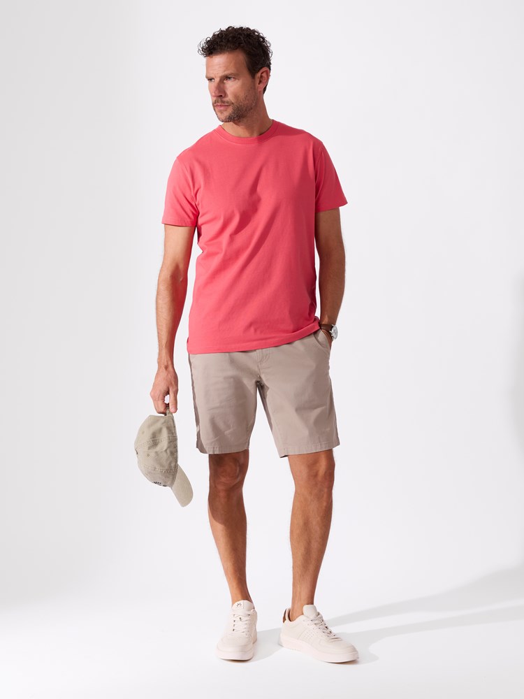 Joe t-skjorte 7515390_MQN-REDFORD-H26-Modell-Front_chn=match_7246_Joe t-skjorte MQN.jpg_Front||Front