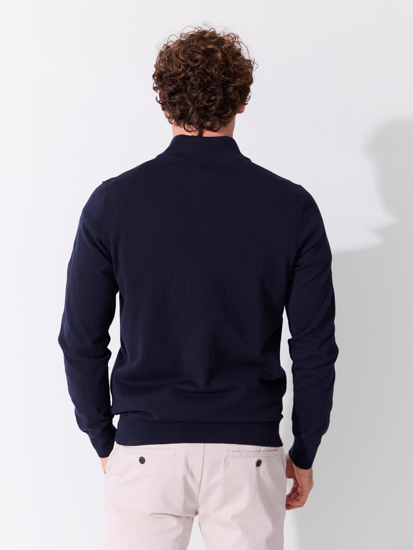 7515411 EN9 7515411_EN9-MARIOCONTI-S26-Modell-Front_chn=match_2147_Ricardo zip genser EN9_Ricardo zip genser EN9 7515411.jpg_Front||Front