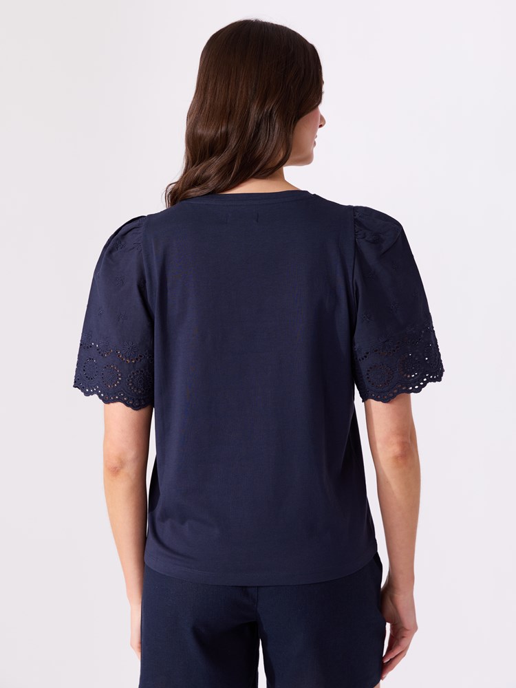 Nina t-skjorte 7515517_EGS-VAVITE-H26-Modell-Back_chn=match_9420_Nina t-skjorte EGS.jpg_Back