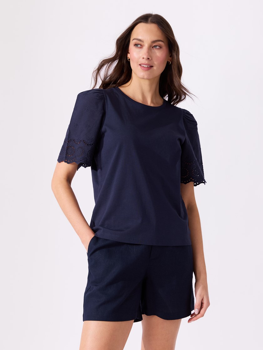 7515517 EGS 7515517_EGS-VAVITE-H26-Modell-Front_chn=match_5945_Nina t-skjorte EGS.jpg_Front||Front