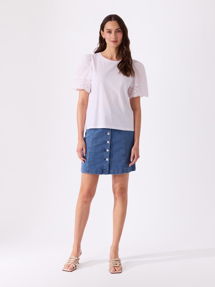 Nina t-skjorte 7515517_O68-VAVITE-H26-Modell-Front_chn=match_3200_Nina t-skjorte O68.jpg_Front