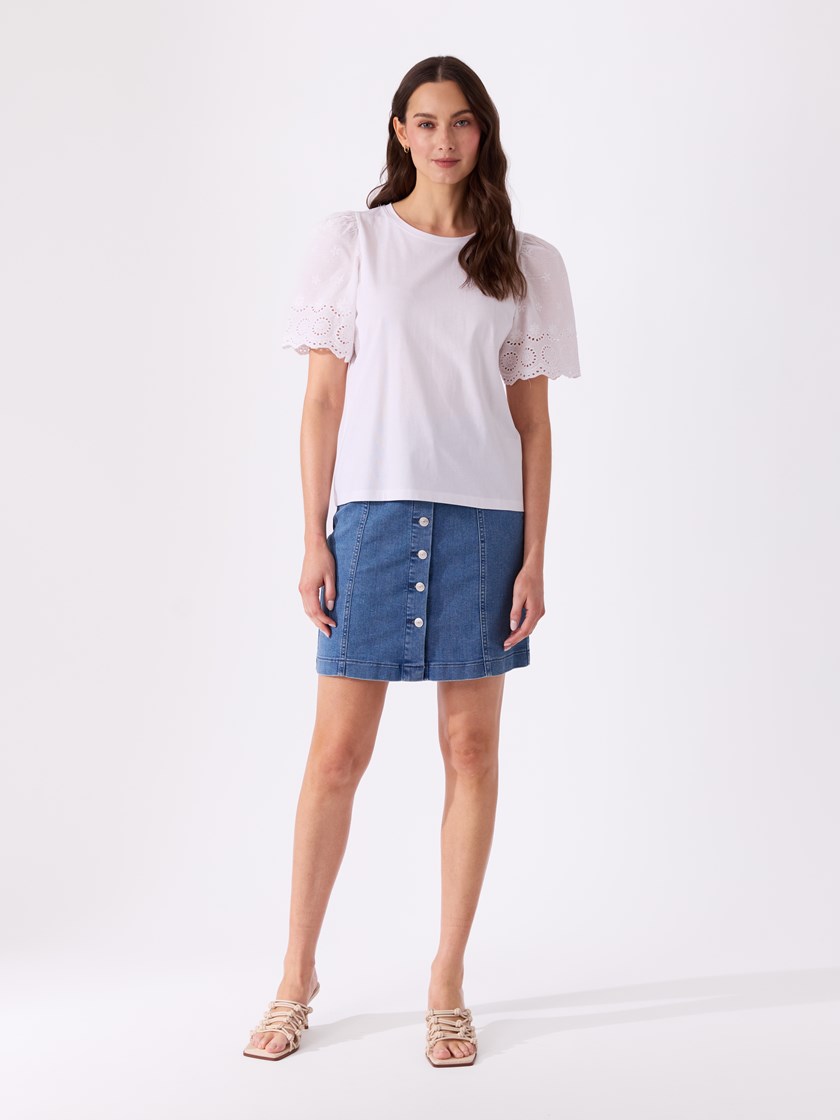 7515517 O68 7515517_O68-VAVITE-H26-Modell-Front_chn=match_3200_Nina t-skjorte O68.jpg_Front||Front