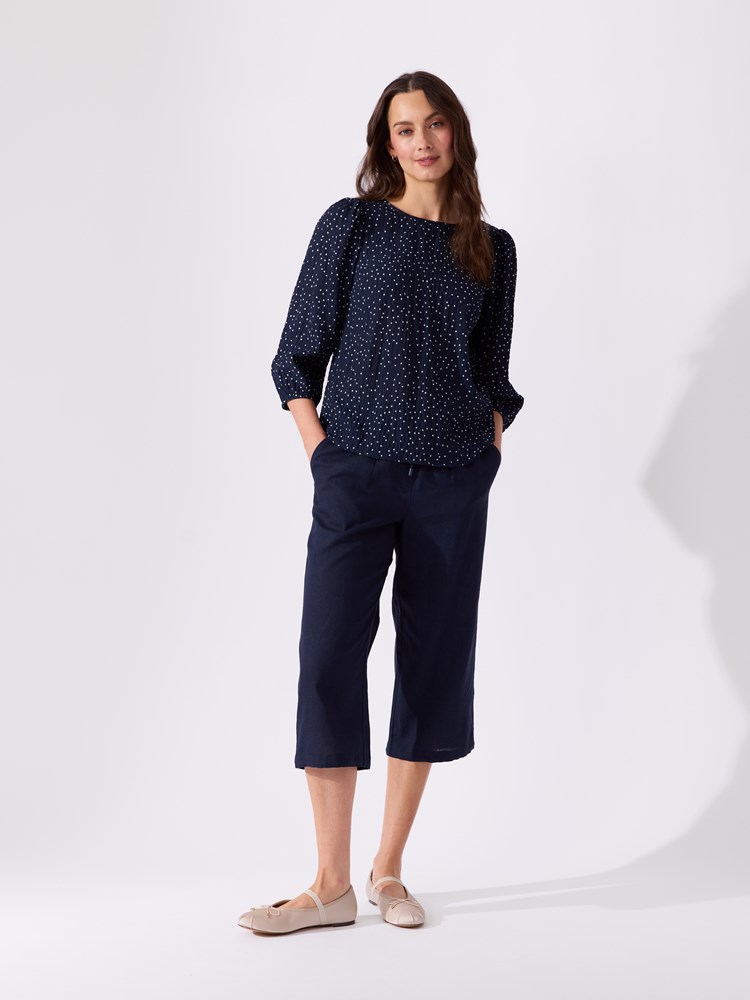 Leona bluse 7515519_EM1-VAVITE-H26-Modell-Front_chn=match_5692_Leona bluse EM1.jpg_Front