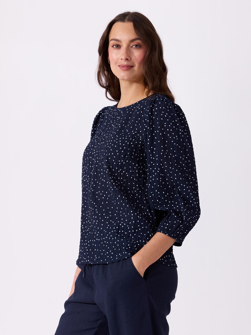 7515519 EM1 7515519_EM1-VAVITE-H26-Modell-Left_chn=match_4448_Leona bluse EM1.jpg_Left||Left