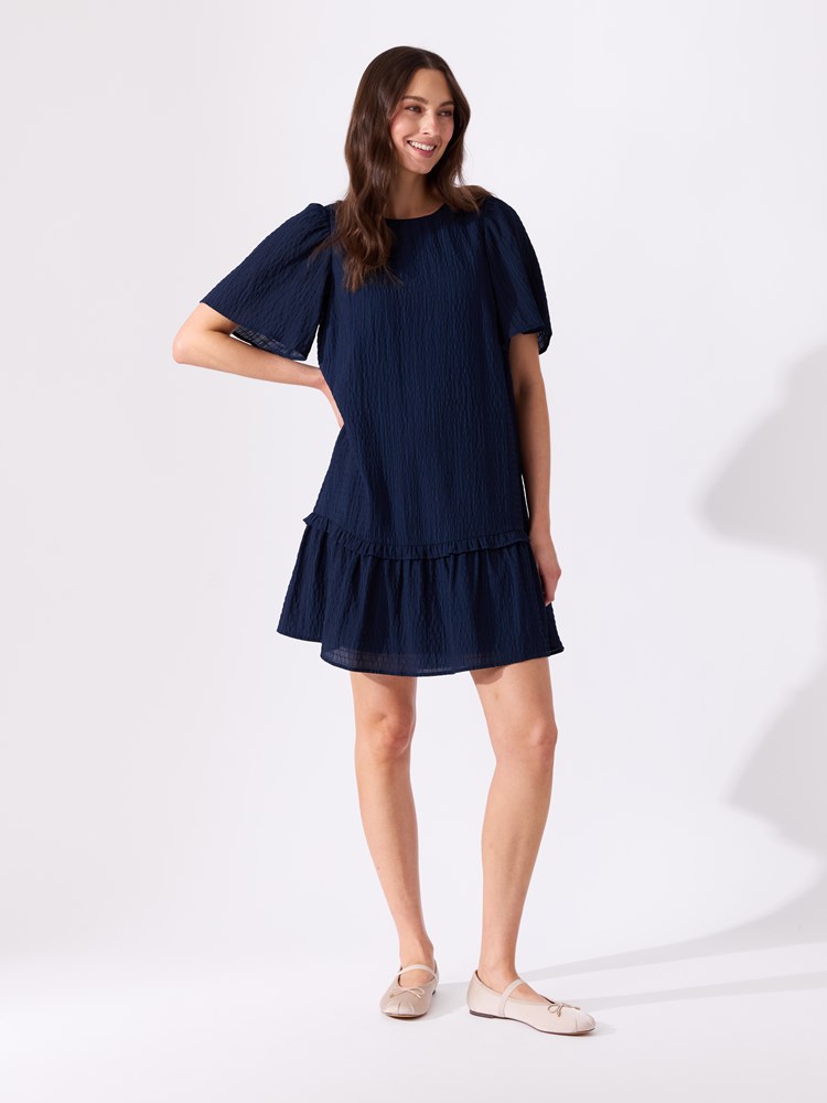 Charlotte kjole 7515540_EGS-VAVITE-H26-Modell-Front_chn=match_2743_Charlotte kjole EGS.jpg_Front