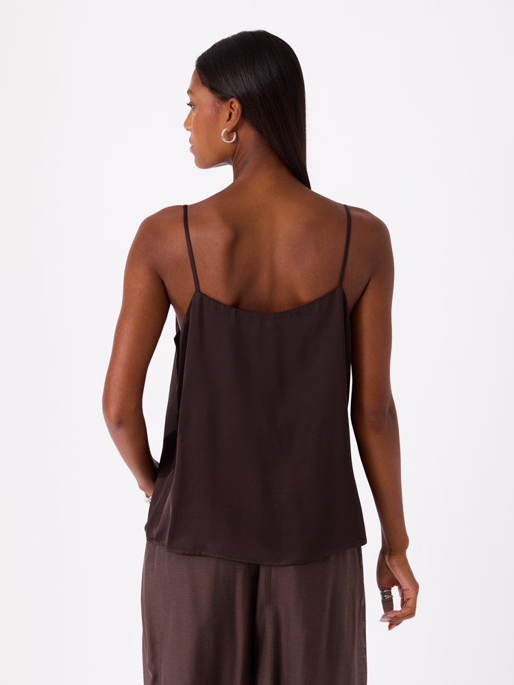 Sandra straptop 7515545_AIJ-DONNA-H26-Modell-Front_chn=match_1435_Sandra straptop AIJ.jpg_Front