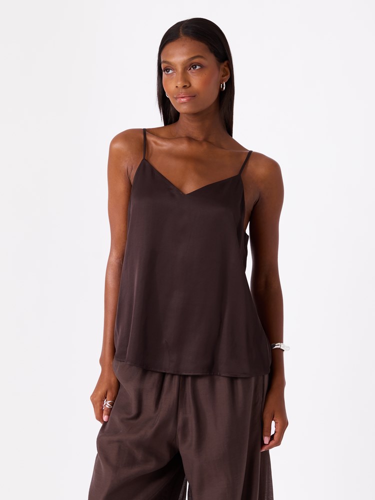 Sandra straptop 7515545_AIJ-DONNA-H26-Modell-Front_chn=match_8993_Sandra straptop AIJ.jpg_Front