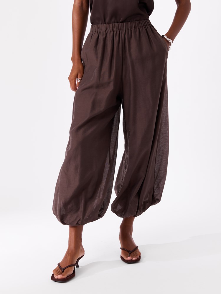 Peach bukse 7515590_AIJ-DONNA-H26-Modell-Front_chn=match_8207_Peach bukse AIJ.jpg_Front||Front