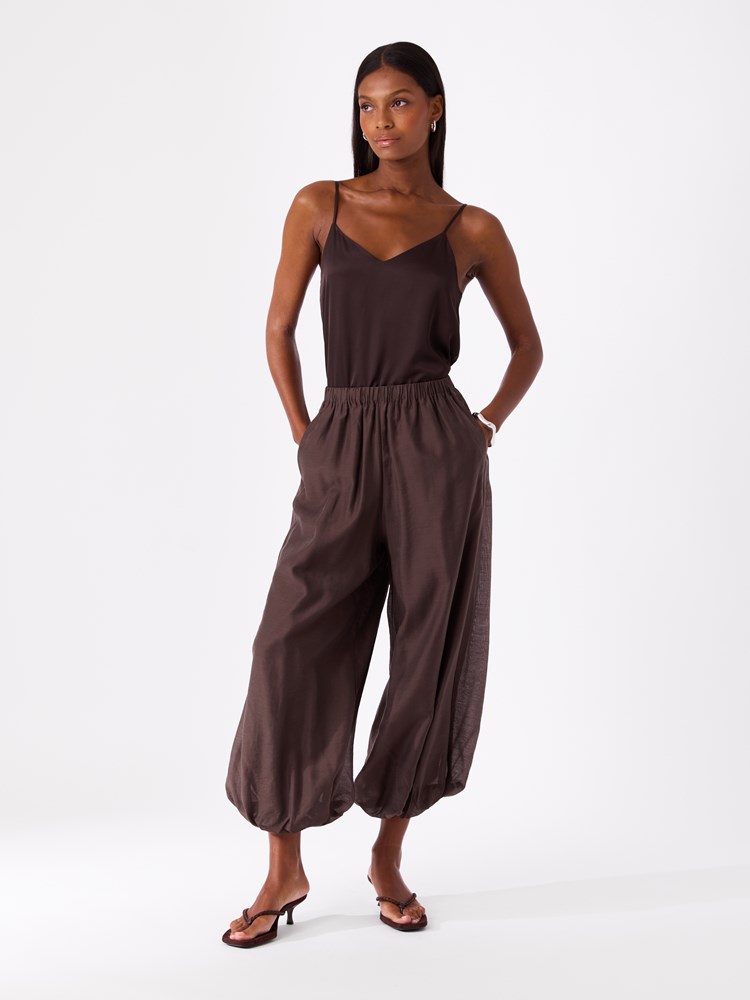 Peach bukse 7515590_AIJ-DONNA-H26-Modell-Front_chn=match_9311_Peach bukse AIJ.jpg_Front