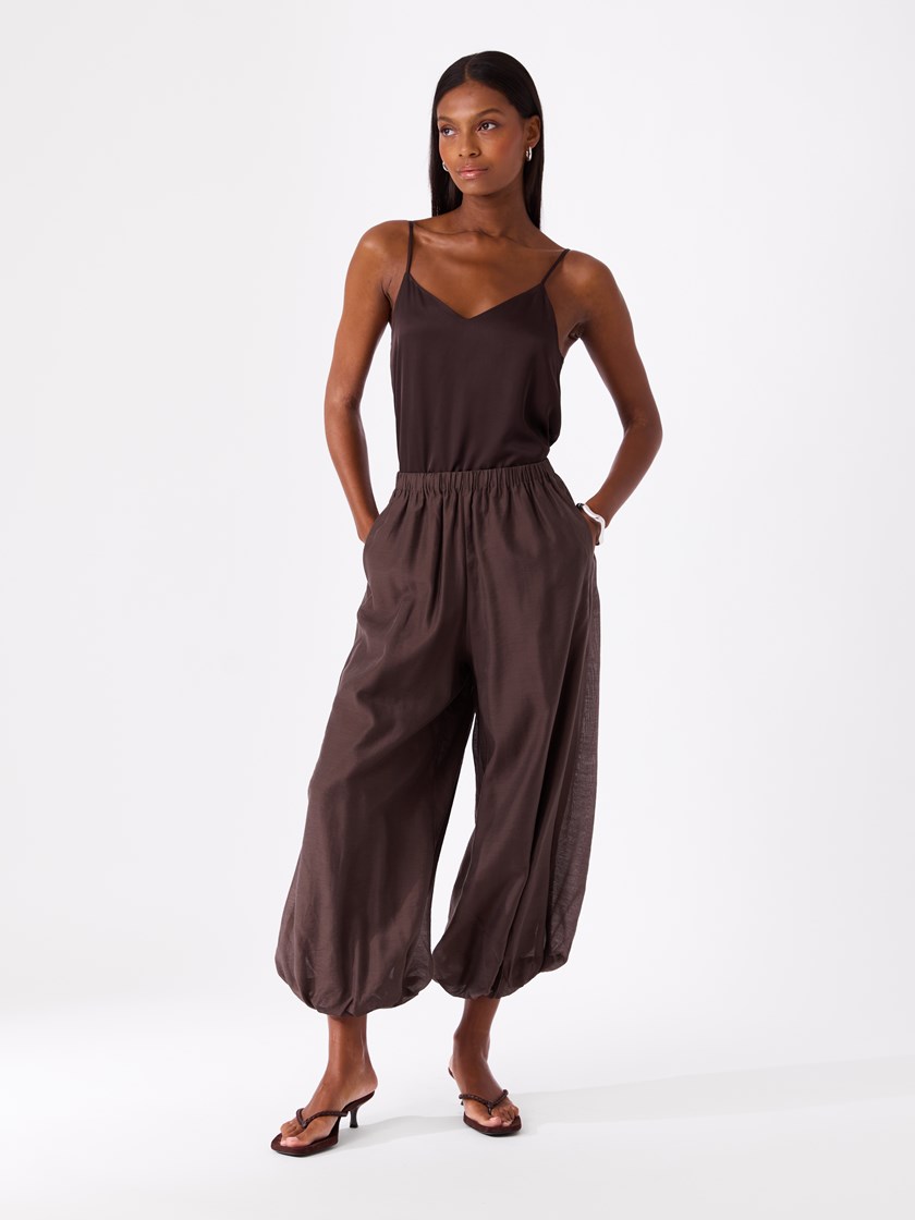 7515590 AIJ 7515590_AIJ-DONNA-H26-Modell-Front_chn=match_9311_Peach bukse AIJ.jpg_Front||Front