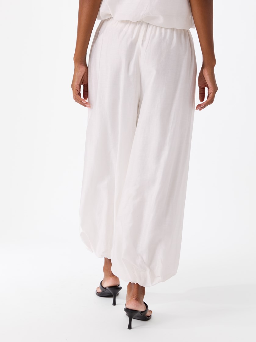 7515590 O79 7515590_O79-DONNA-H26-Modell-Front_chn=match_8562_Peach bukse O79_Peach bukse O79 7515590.jpg_Front||Front
