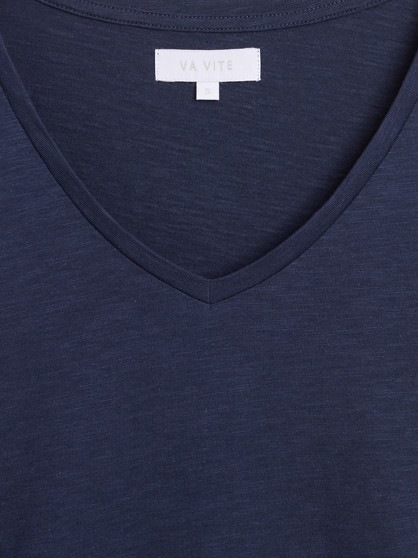 7515613 EGS 7515613_EGS-VAVITE-H26-Front_6766_Ava v-hals t-skjorte EGS.jpg_Front||Front