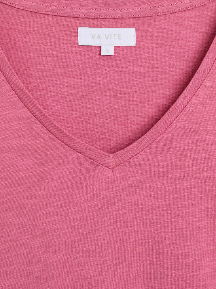 Ava v-hals t-skjorte 7515613_MQA-VAVITE-H26-Front_6698_Ava v-hals t-skjorte MQA.jpg_Front||Front