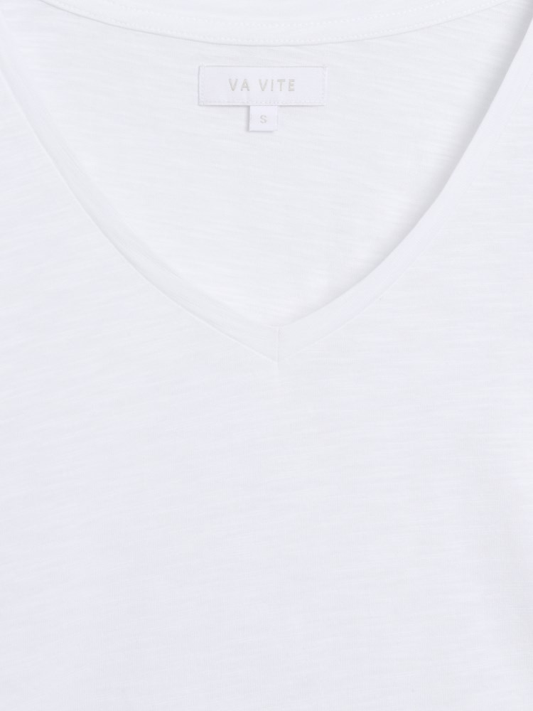 Ava v-hals t-skjorte 7515613_O68-VAVITE-H26-Front_3244_Ava v-hals t-skjorte O68.jpg_Front||Front