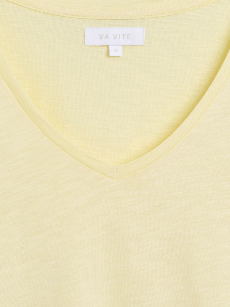 Ava v-hals t-skjorte 7515613_Q79-VAVITE-H26-Front_9488_Ava v-hals t-skjorte Q79.jpg_Front||Front