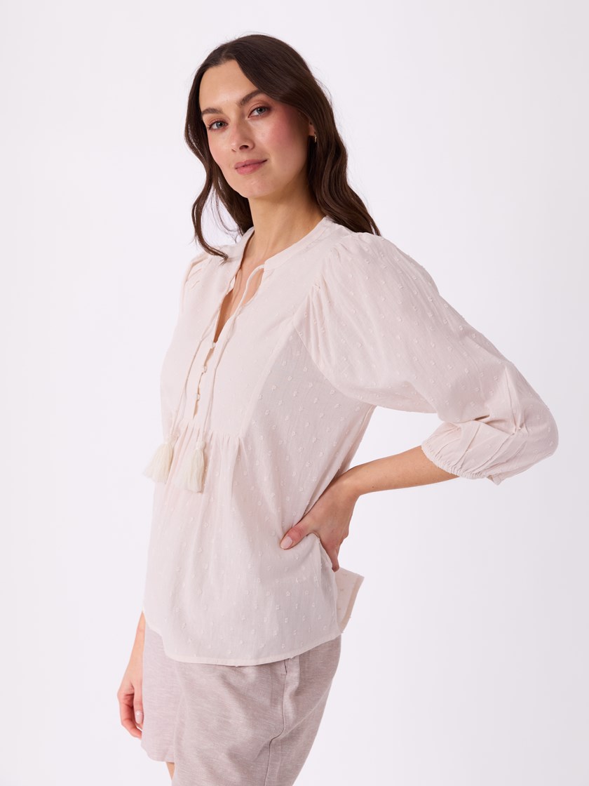 7515617 O62 7515617_O62-VAVITE-H26-Modell-Left_chn=match_7026_Scarlett bluse O62.jpg_Left||Left