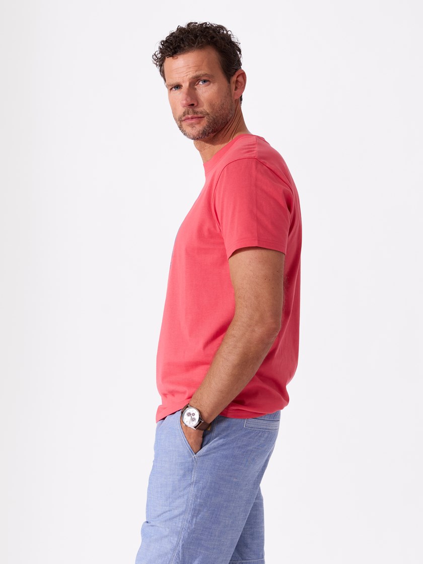 7515675 MQN 7515675_MQN-REDFORD-H26-Modell-Front_chn=match_8850_Breeze t-skjorte MQN.jpg_Front||Front