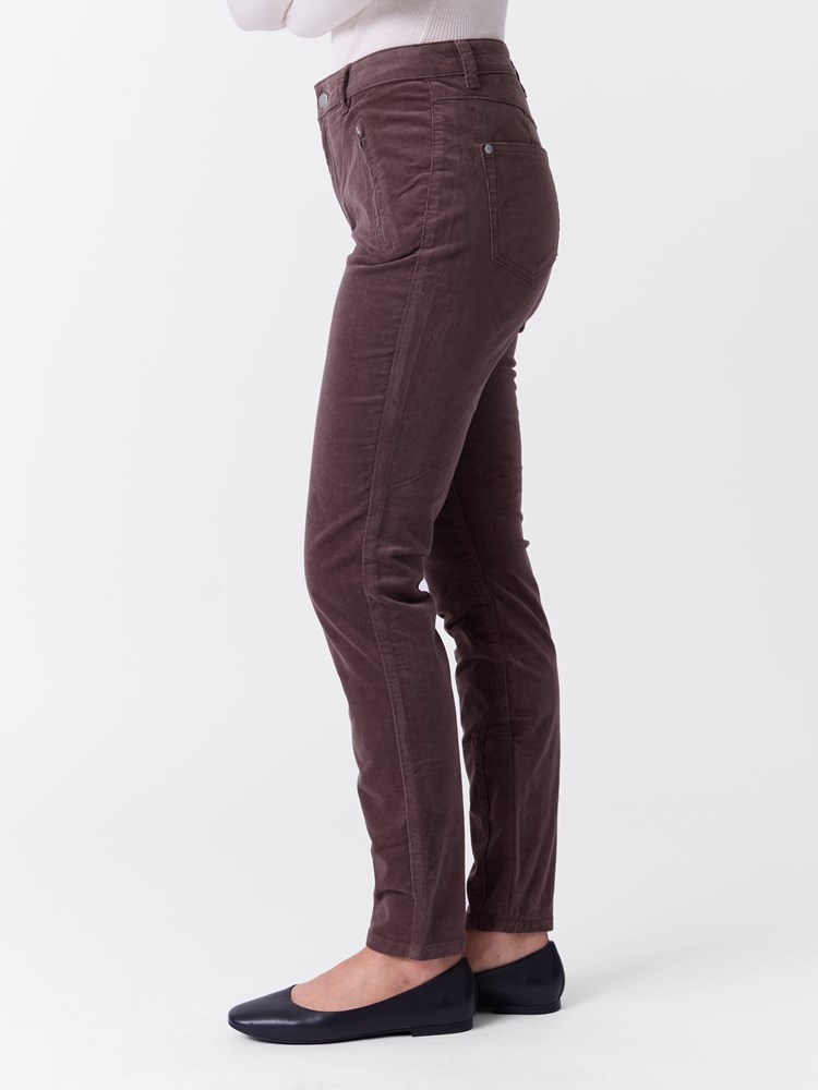 Paris zip cordbukse 7515819_APR-MARIEPHILIPPE-A26-Modell-Front_chn=match_973_Paris zip cordbukse APR.jpg_