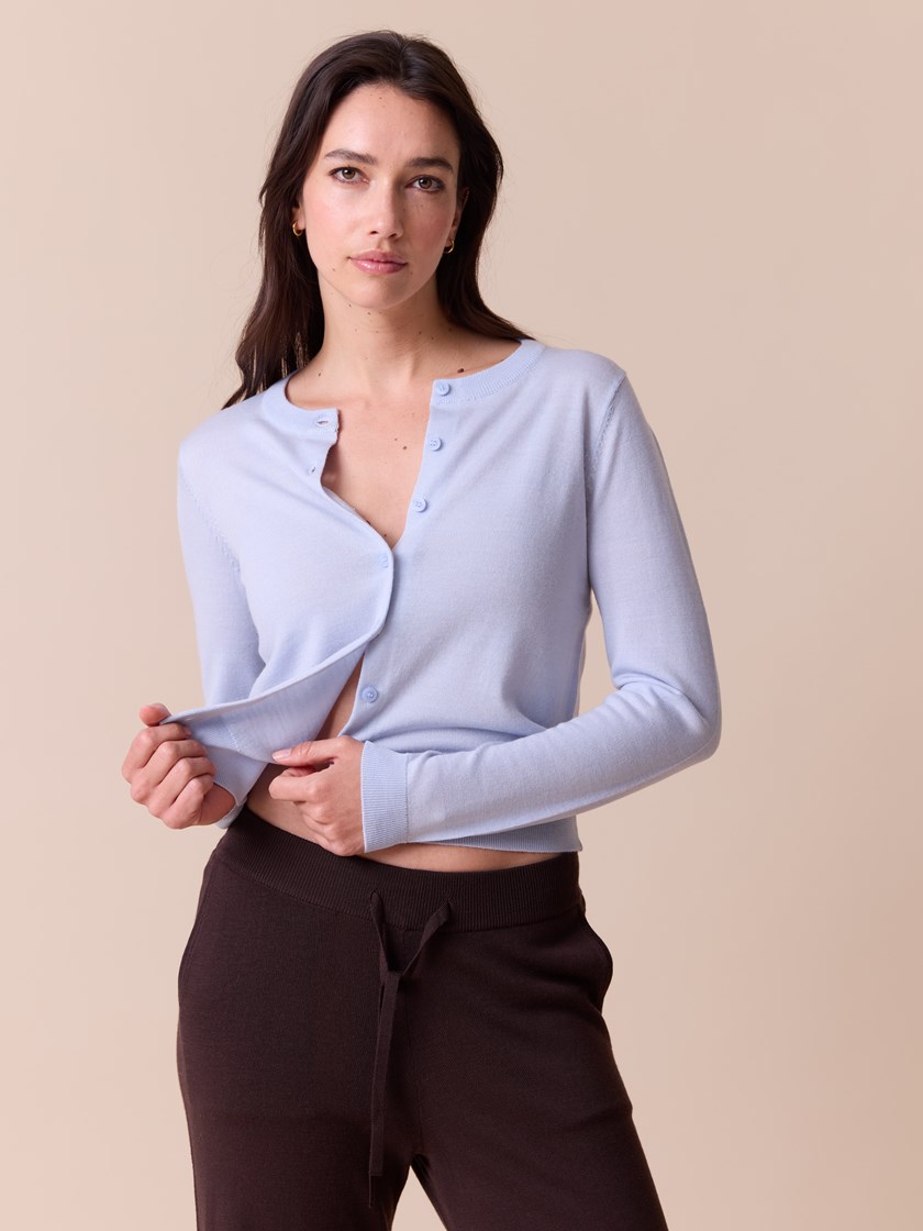 7515863 E8P 7515863_E8P-MARIEPHILIPPE-A26-Modell-Front_chn=match_1684_Sara merinocardigan E8P.jpg_Front
