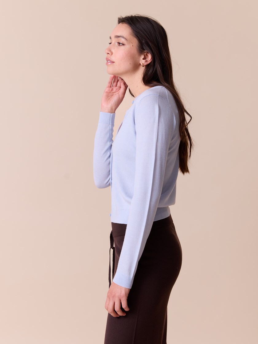7515863 E8P 7515863_E8P-MARIEPHILIPPE-A26-Modell-Front_chn=match_6596_Sara merinocardigan E8P.jpg_Front