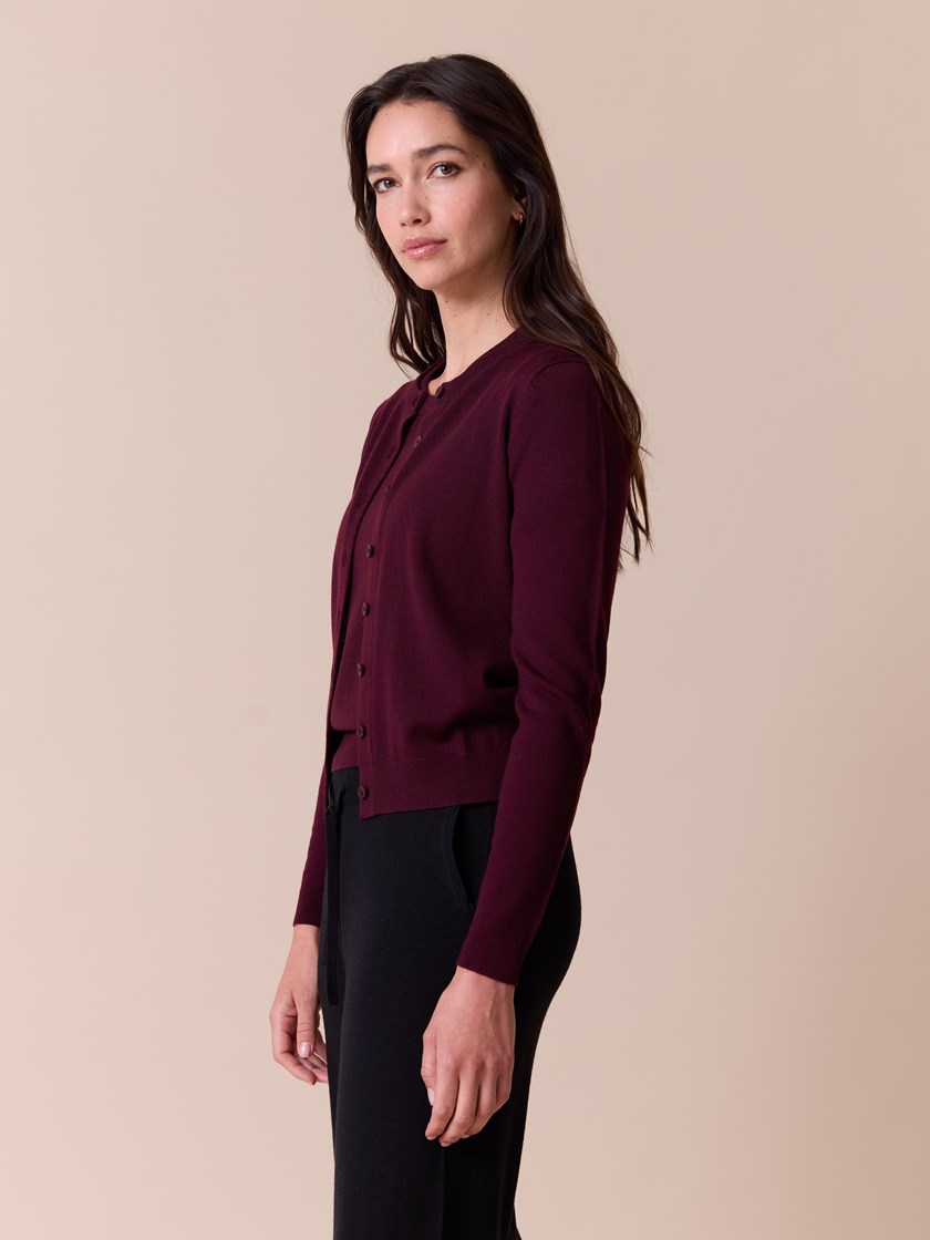 7515863 MWO 7515863_MWO-MARIEPHILIPPE-A26-Modell-Front_chn=match_2097_Sara merinocardigan MWO.jpg_Front||Front