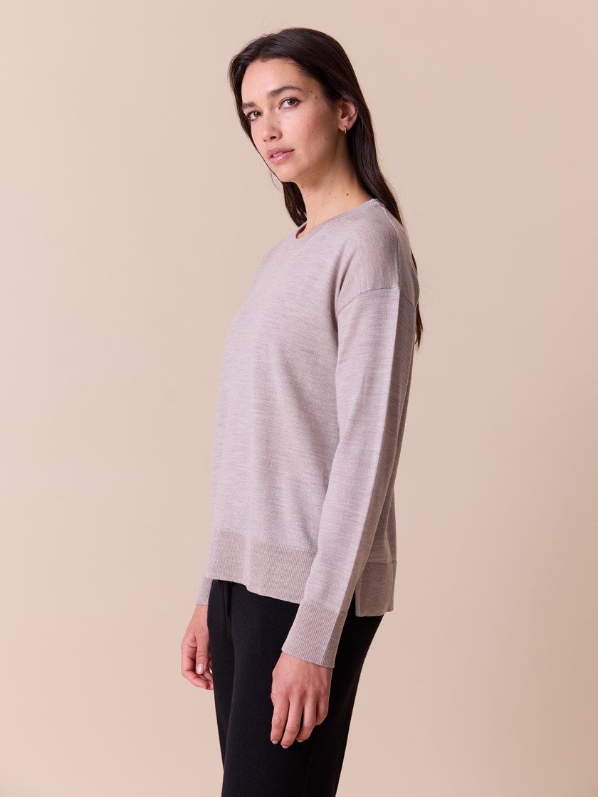 7515869 AMA 7515869_AMA-MARIEPHILIPPE-A26-Modell-Front_chn=match_8986_Sara merinogenser AMA.jpg_Front