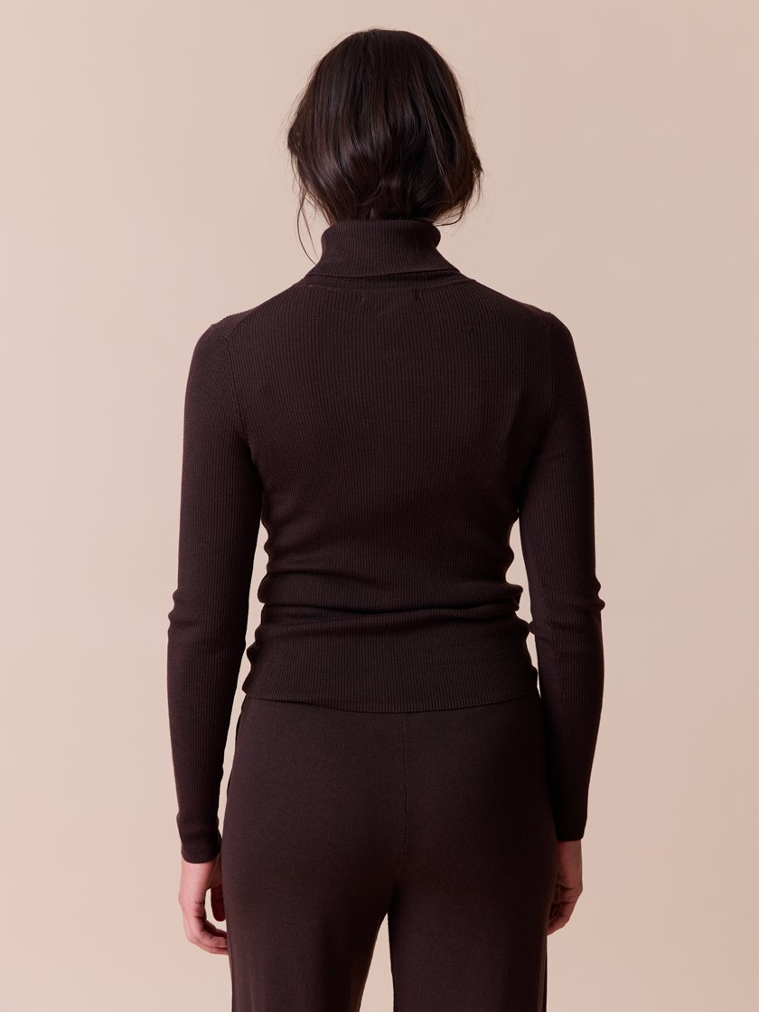7515870 AIN 7515870_AIN-MARIEPHILIPPE-A26-Modell-Back_chn=match_4233_Susanne merinopologenser AIN.jpg_Back||Back